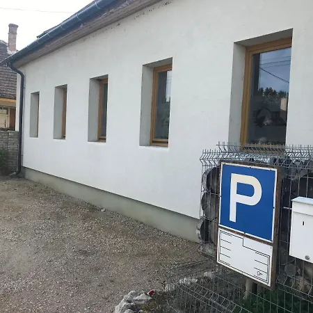 Raroi Lovasudvar Es Vendeghaz Bed & Breakfast